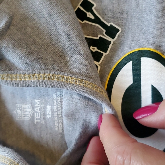 Bundle - 4 Green Bay Packer onesies, size 12 months - Picture 7 of 9